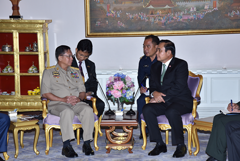 ျမန္မာကာကြယ္ေရးဦးစီးခ်ဳပ္ႏွင့္ ထုိင္း၀န္ႀကီးခ်ဳပ္ေတြ႔ဆံုေဆြးေႏြး (သတင္းဓာတ္ပံု)