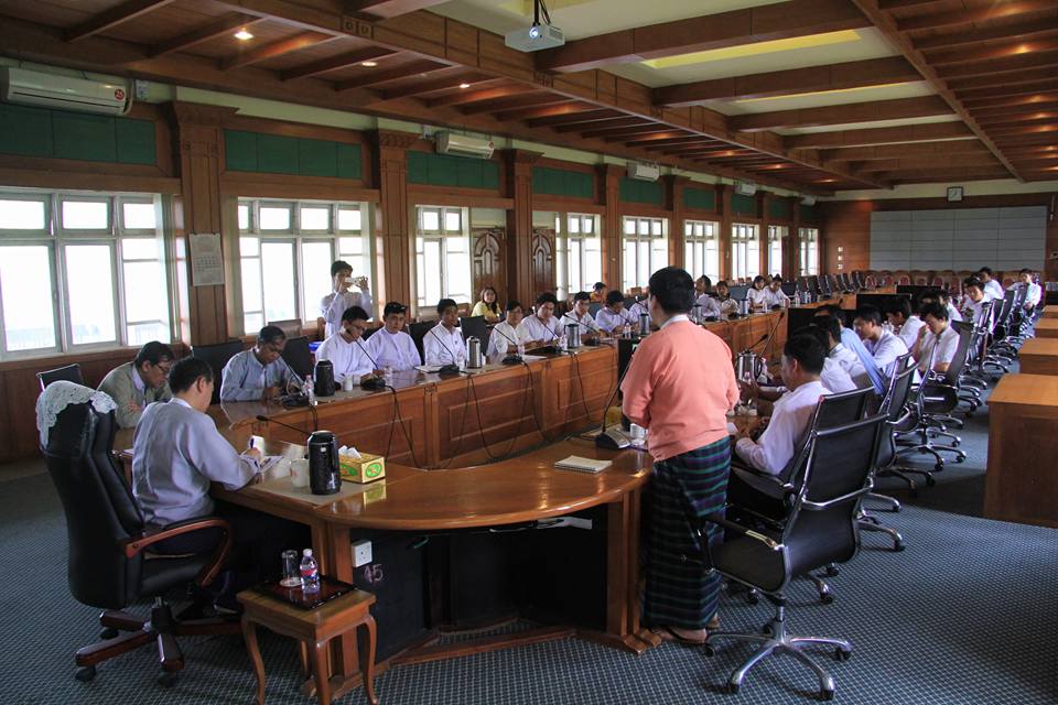 နကသေက်ာင္းသားမ်ားႏွင့္ ပညာေရး၀န္ႀကီး ေတြ႔ဆုံမႈ ေျပလည္မႈရ