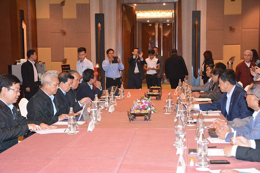 ၿငိမ္းခ်မ္းေရးညီလာခံ ေကာ္မတီႏွင့္ တုိင္းရင္းသားလက္နက္ကုိင္အဖြဲ႔မ်ား ပထမဆုံး ေဆြးေႏြး