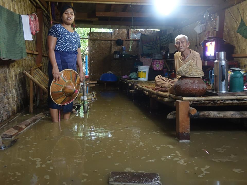 မုိးရက္ဆက္ရြာသြန္းမႈေၾကာင့္ ျပည္ၿမိဳ႕တြင္ အိမ္ေျခ ၄၀ ေက်ာ္ ေရနစ္ျမဳပ္ (သတင္းဓာတ္ပုံ)