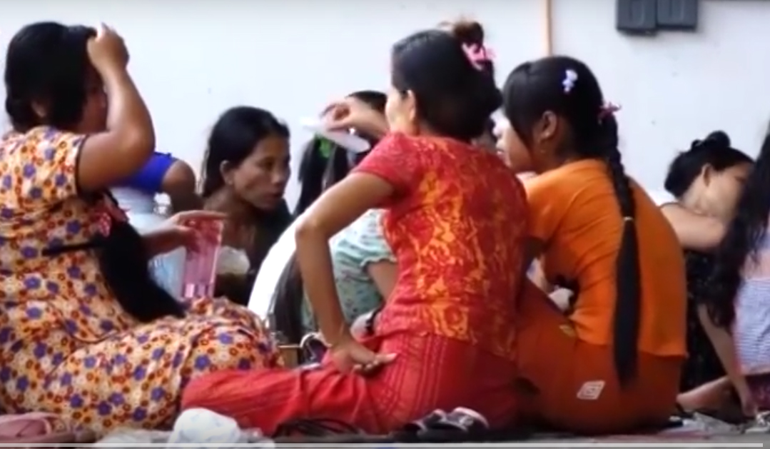 လိႈင္သာယာ လ၀န္းထက္သာ အထည္ခ်ဳပ္လုပ္သားမ်ားဆႏၵျပ