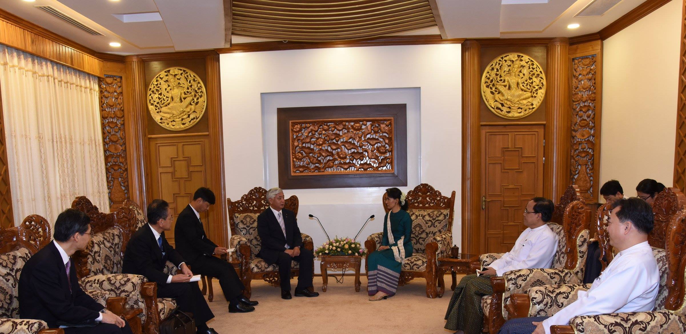 ဂ်ပန္ကာကြယ္ေရး၀န္ႀကီး ျမန္မာစစ္ဘက္ အရပ္ဘက္ေခါင္းေဆာင္မ်ားႏွင့္ ေတြ႔ဆံု