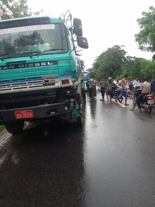ေက်ာက္တံခါးတြင္ ယာဥ္တုိက္မႈေၾကာင့္ ၂ ဦးေသဆုံး၊ ၁၂ ဘီးယာဥ္ေမာင္းႏွင္သူ ထြက္ေျပး
