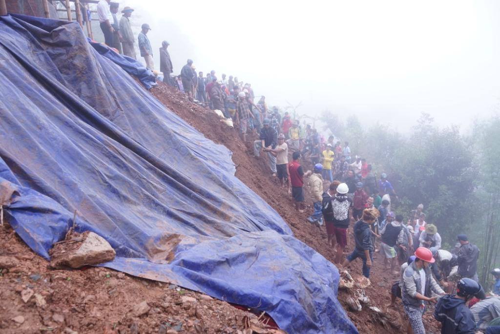 ခ်င္းျပည္နယ္ ဖလမ္းတြင္ ေျမထိန္းနံရံၿပဳိက်