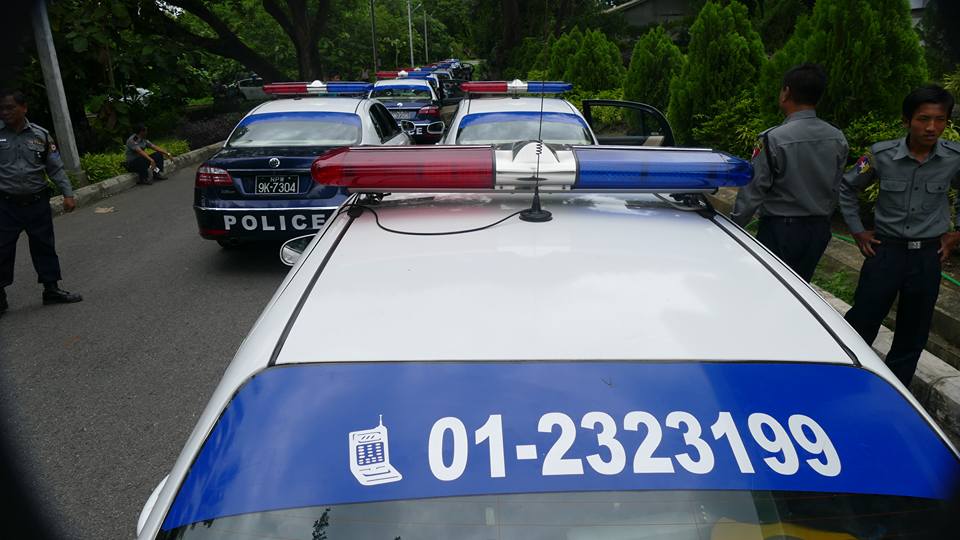 ရဲမီးတန္းေမာ္ေတာ္ယာဥ္မ်ားတြင္ Hot Line ဖုန္းနံပတ္စေတကာ တပ္ဆင္