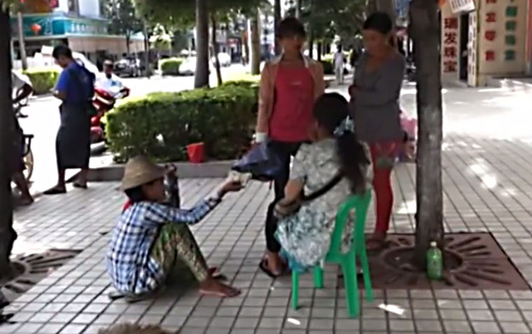 စစ္ေဘးေရွာင္စခန္းက အမ်ဳိးသမီးအခ်ဳိ႕ တ႐ုတ္ဘက္ျခမ္းတြင္ ေရာင္းစားခံေနရ