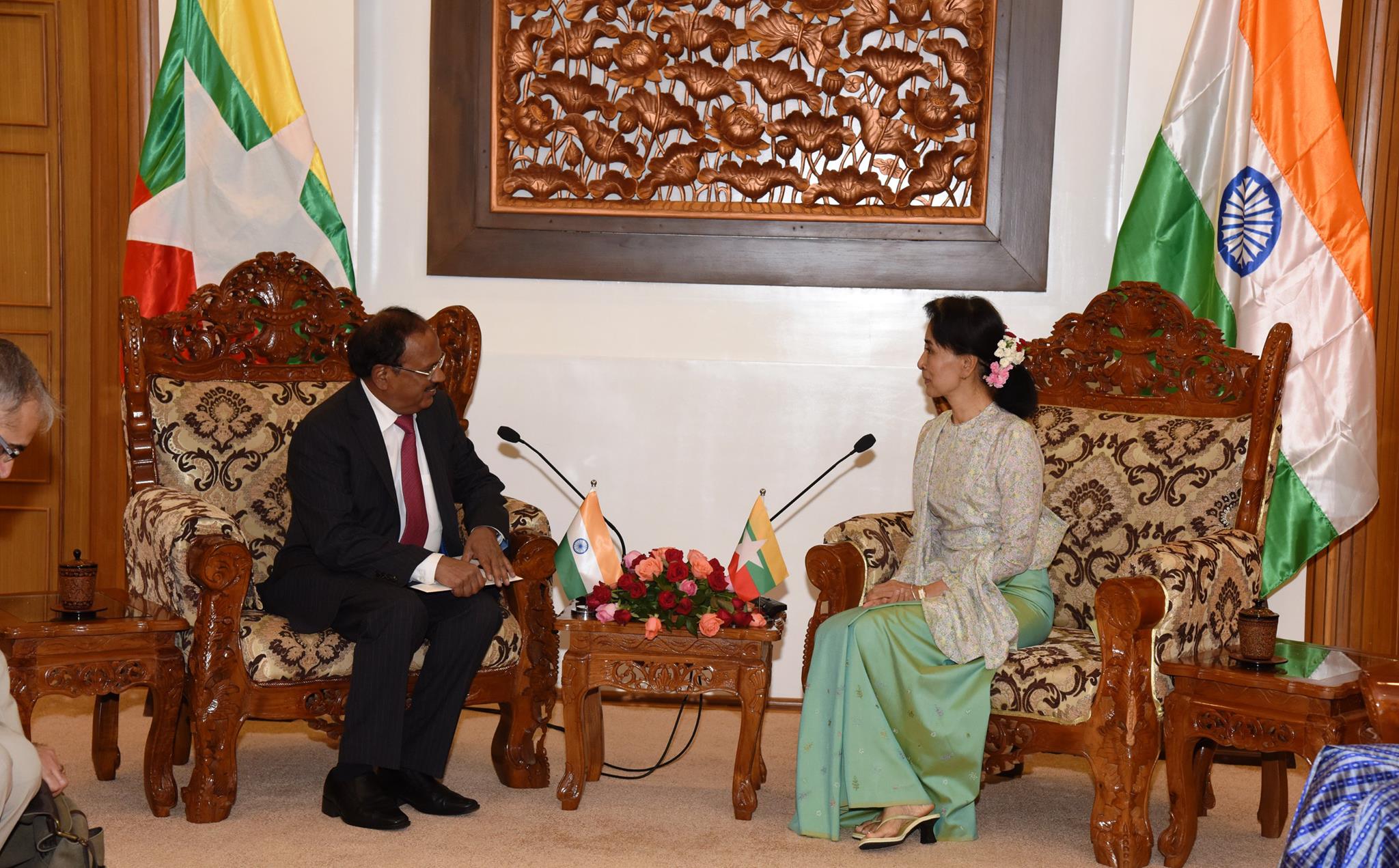 ေဒၚေအာင္ဆန္းစုၾကည္ အိႏၵိယ၀န္ႀကီးႏွင့္ နယ္စပ္အေရး ေဆြးေႏြး