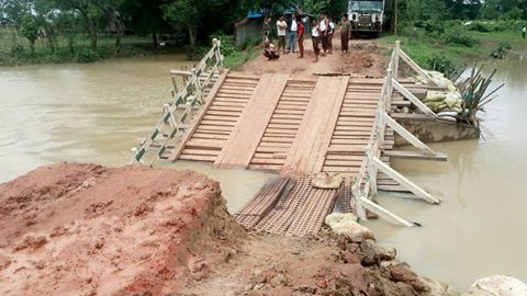 ႀကိဳ႕ပင္ေကာက္တြင္ ေခ်ာင္းေရတုိက္စားမႈေၾကာင့္ တံတားတခု က်ဳိးက်
