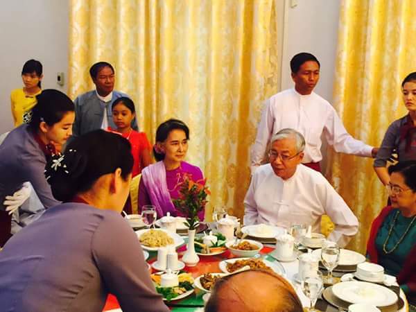 တုိင္းရင္းသားေရးရာ၀န္ႀကီး အိမ္တက္မဂၤလာ ႏုိင္ငံ့အႀကီးကဲမ်ား တက္ေရာက္ (ဓာတ္ပုံ)
