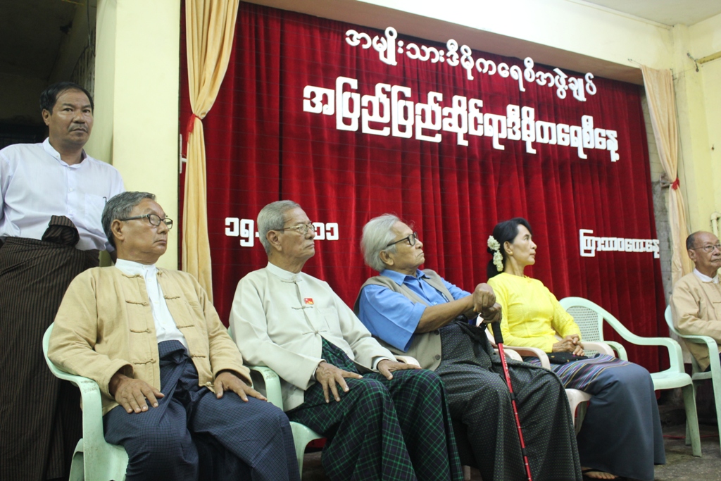 အျပည္ျပည္ဆိုင္ရာ ဒီမိုက​ေရစီ​ေန့​အခမ္း​အနား​ အဖြဲ့​ခ်ဳပ္ရံုး​တြင္ က်င္း​ပ (ဓာတ္ပံု)