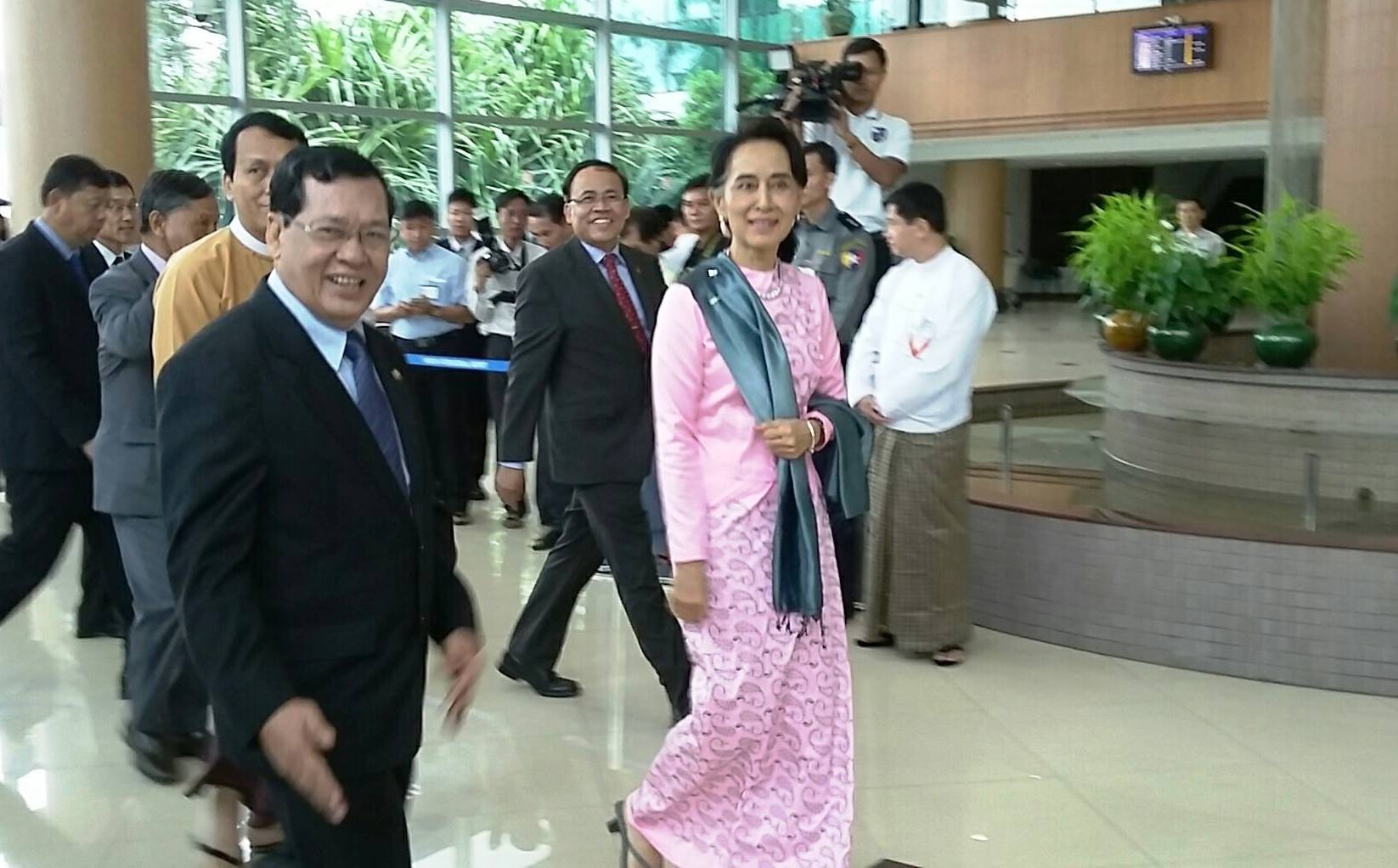 ေဒၚေအာင္ဆန္းစုၾကည္ ထိုင္းႏိုင္ငံသို႔ ထြက္ခြာ