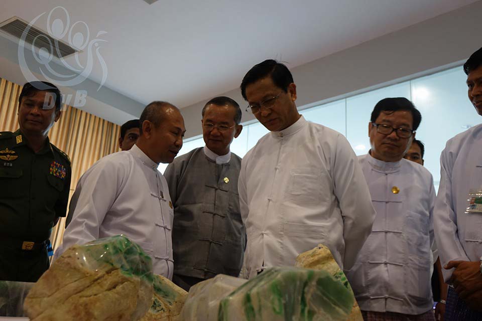 ဒုသမၼတ ၂ ျမန္မာ့ေက်ာက္မ်က္ရတနာျပပဲြ တက္ေရာက္