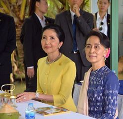 ထိုင္း၀န္ႀကီးခ်ဳပ္ ပရာယြတ္ဇနီးႏွင့္  အတူေတြ႔ရသည့္ ေဒၚေအာင္ဆန္းစုၾကည္ (ဓာတ္ပုံ)