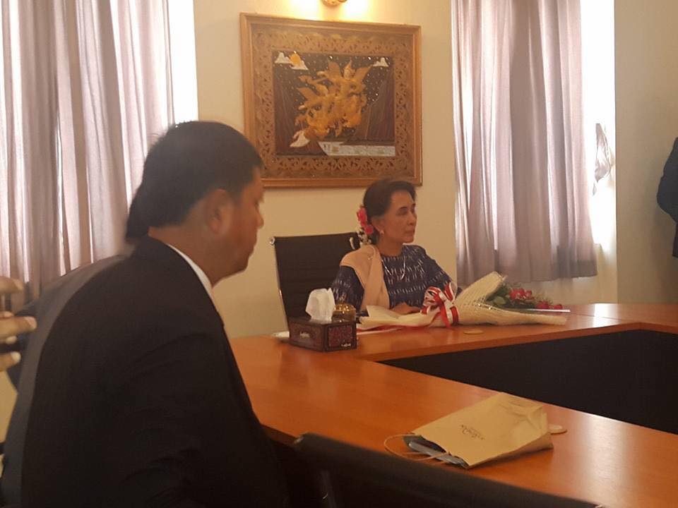 အလုပ္သမားမ်ားအေပၚ ေခါင္းပုံမျဖတ္ၾကရန္ ေဒၚေအာင္ဆန္းစုၾကည္ မွာၾကား