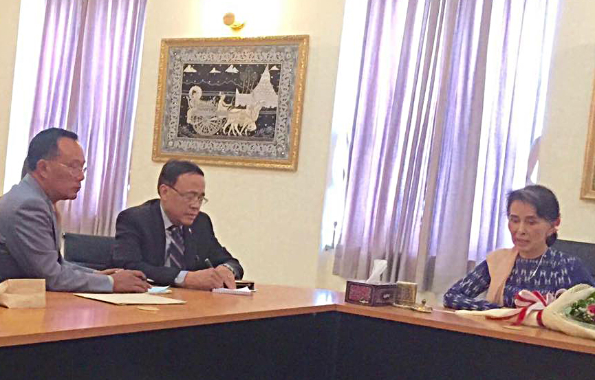 လုပ္စား ေအဂ်င္စီမ်ားကုိ ကုိယ္တြယ္ထိန္းခ်ဳပ္မည္ဟု ေဒၚေအာင္ဆန္းစုၾကည္ေျပာ