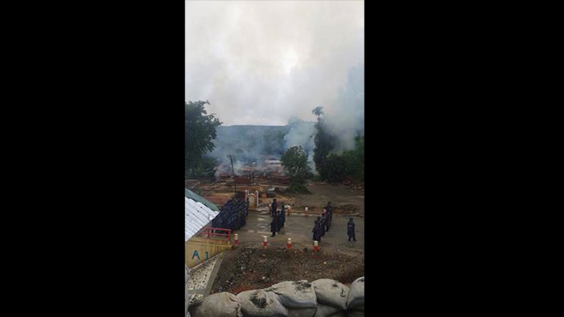 ဖားကန္႔ ၀တ္ျပဳ အေဆာက္အဦကုိ တုတ္၊ ဓားကုိင္သူမ်ား မီး႐ႈိ႕ဖ်က္ဆီး