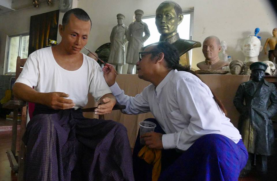 ဗိုလ္ခ်ဳပ္ေအာင္ဆန္း စာၾကည့္ေနသည့္႐ုပ္တု ၿပီးစီး (ဓာတ္ပုံ)
