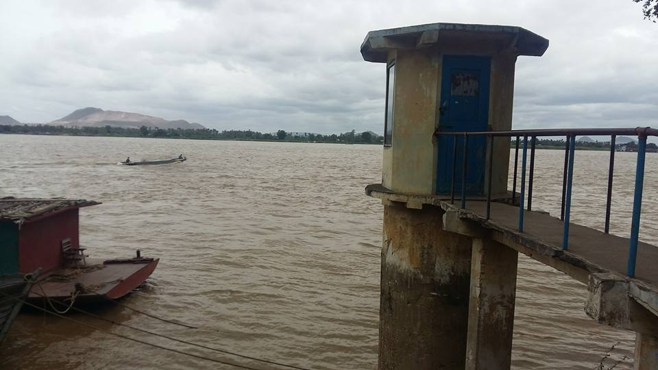 ခ်င္းတြင္းျမစ္အထက္ပိုင္း မိုးသည္းထန္စြာရြာသြန္းမႈေၾကာင့္ ျမစ္ေရျမင့္တက္ေန