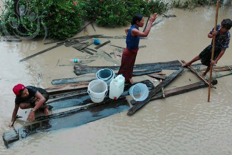 ရခုိင္တြင္ ၿမိဳ႕နယ္ ၅ ခုက ေက်းရြာ ၅၀ ခန္႔ ေရနစ္ျမဳပ္၊ လူဦးေရ ေထာင္ခ်ီေျပာင္းေရႊ႕ေနရ