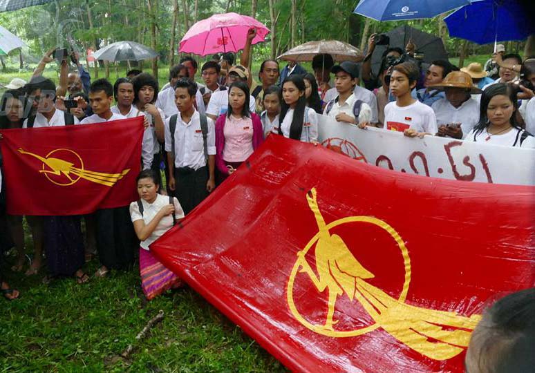 ၇ ဇူလိုင္ေန႔ အခမ္းအနားကုိ ရန္ကုန္တကၠသုိလ္ေက်ာင္းသားသမဂၢရင္ျပင္တြင္ က်င္းပ