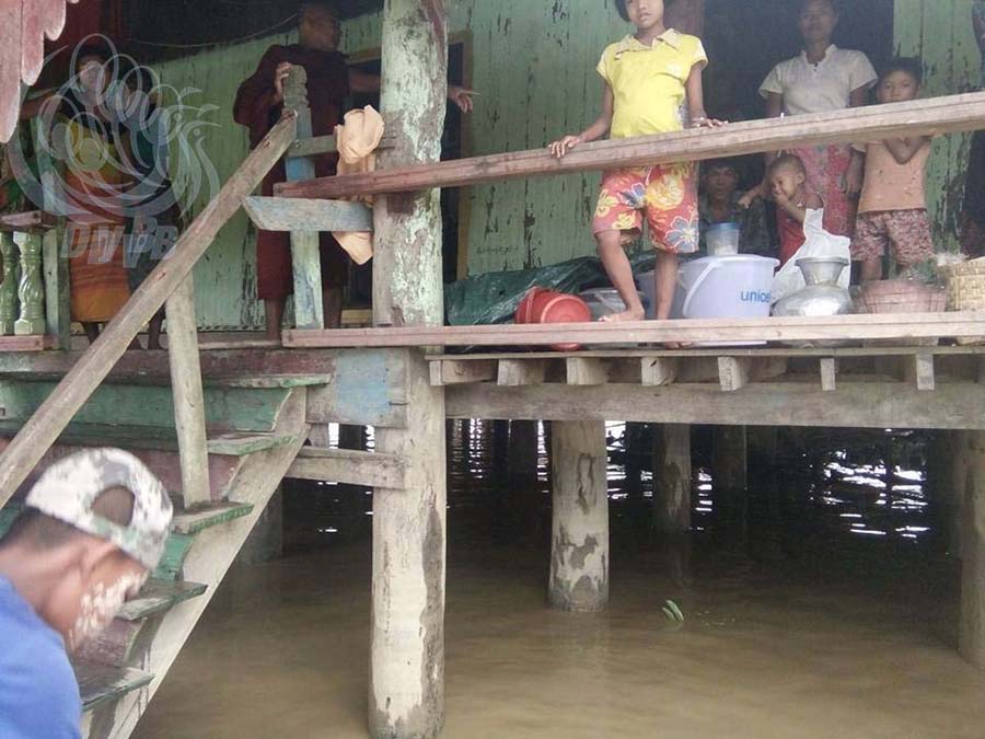 ရခိုင္ျပည္နယ္ေရႀကီးမႈ ေနအိမ္ ၅ ေထာင္ေက်ာ္ နစ္ျမဳပ္၊ လူ ၂ ေသာင္းေက်ာ္ ေဘးလႊတ္ရာခိုလႈံ