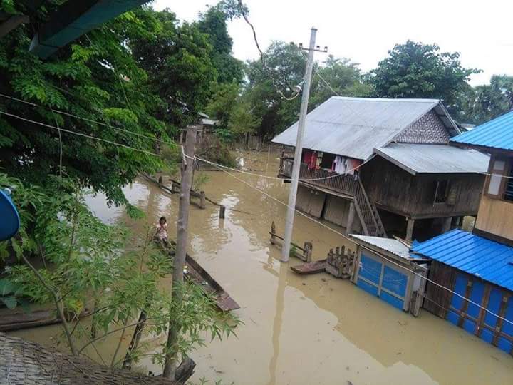 ခ်င္းတြင္းျမစ္ေရ စိုးရိမ္ေရမွတ္ ေက်ာ္လြန္၊ မင္းကင္းၿမိဳ႕ ေနအိမ္မ်ား ေရလြတ္ရာ ေျပာင္းေရႊ႕