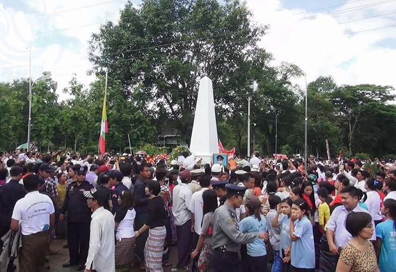 ေျမာင္းျမၿမိဳ႕ အာဇာနည္ေန႔အခမ္းအနားကို ဌာနဆိုင္ရာမ်ားႏွင့္ ၿမိဳ႕သူၿမိဳ႕သားမ်ား ပူးေပါင္းက်င္းပ