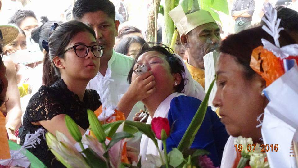 မင္းကင္းတြင္ ေခါင္းေလာင္းေပၚမည့္သတင္းႏွင့္ နတ္၀င္ပူးသူမ်ား (ဓာတ္ပုံ)
