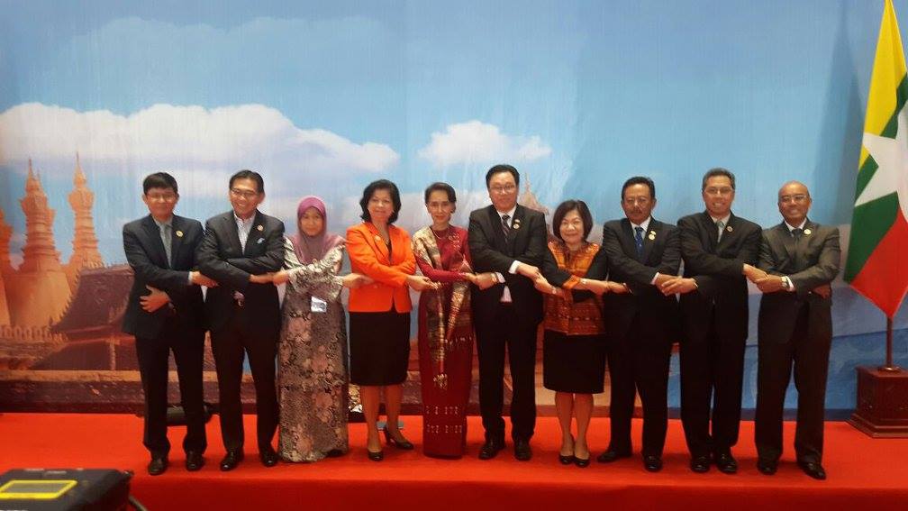 အာဆီယံ သံအမတ္ႀကီးမ်ားႏွင့္ ေဒၚေအာင္ဆန္းစုၾကည္ ေတြ႔ဆုံ (ဓာတ္ပုံ)