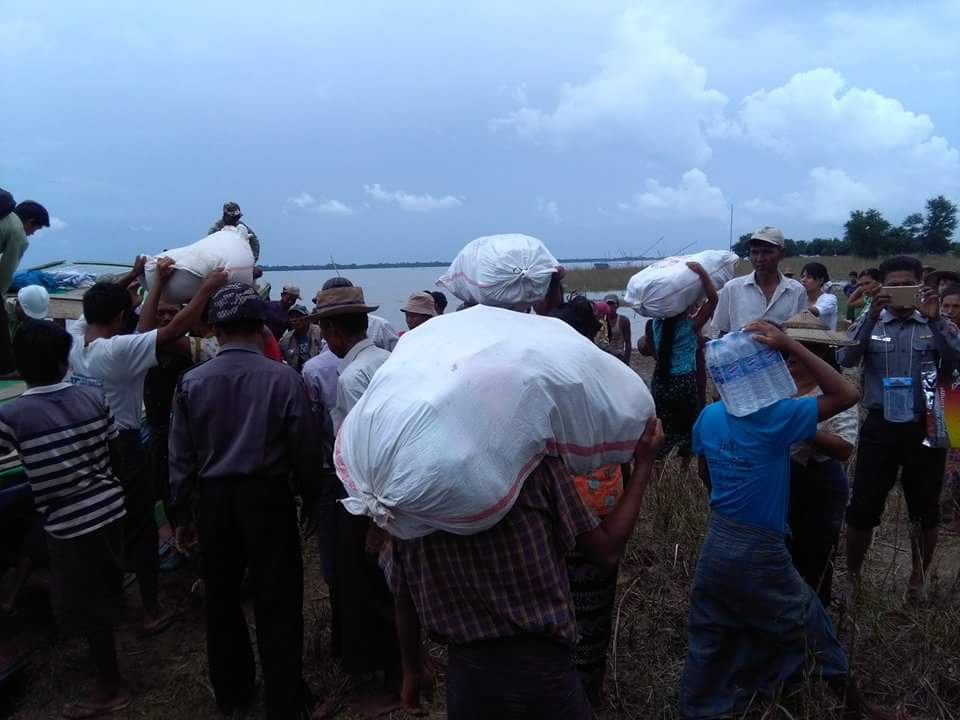 အဂၤပူတြင္ ကမ္းပါးၿပိဳမႈေၾကာင့္ ေျပာင္းေရႊ႕ရသည့္ အိမ္ေထာင္စုမ်ား အကူအညီလိုအပ္