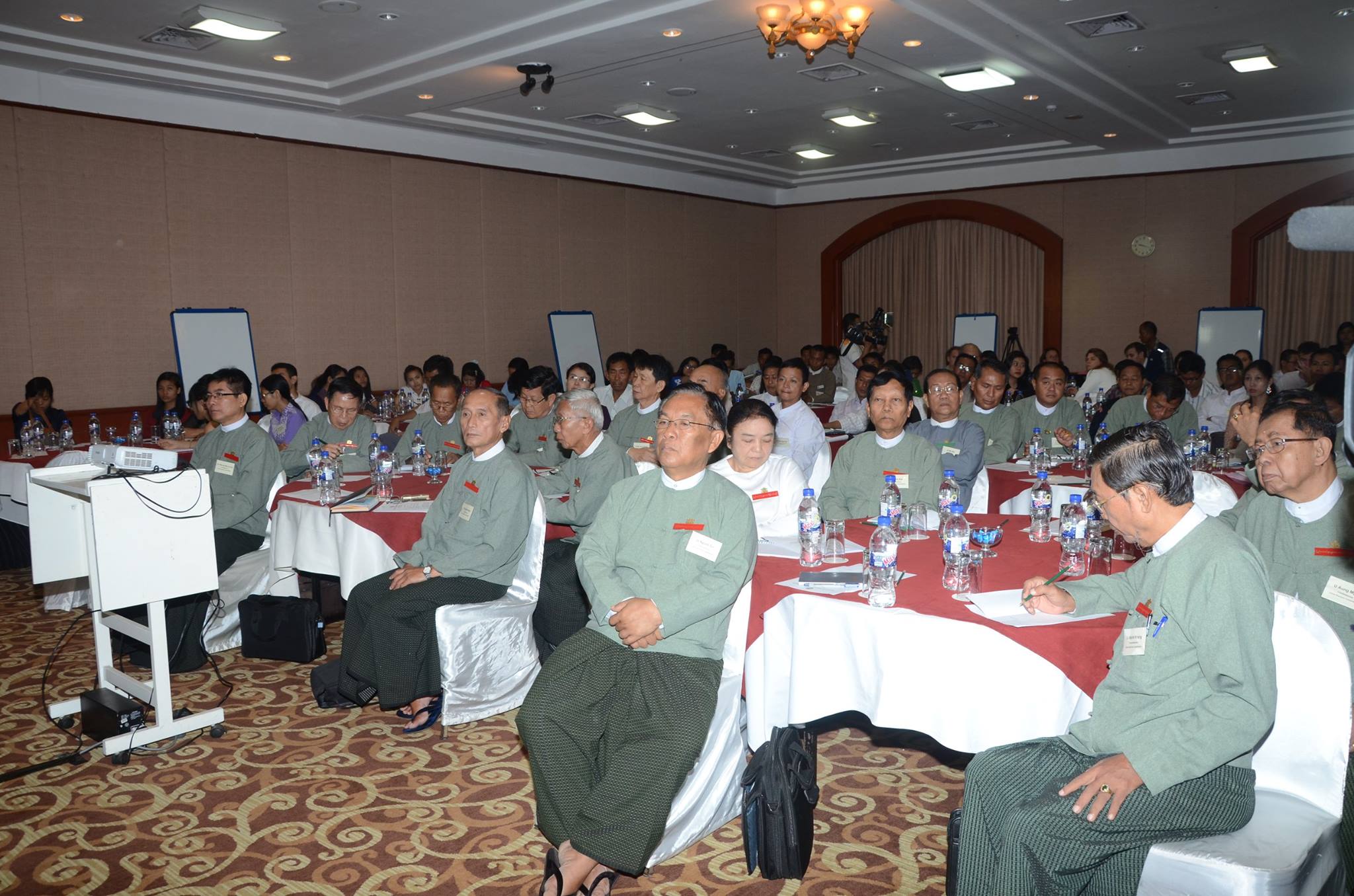 ေရြးေကာက္ပြဲေကာ္မရွင္အဖြဲ႔ခြဲ၀င္မ်ားကို လစာခ်ီးျမႇင့္ေငြေပးမည္