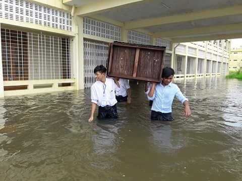 ပုသိမ္တကၠသိုလ္ ေရျမဳပ္ေနသည့္ျမင္ကြင္း (ဓာတ္ပံု)