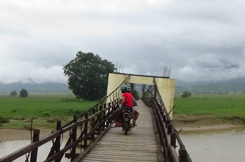 ျမစ္သာျမစ္ေရတိုက္စားမႈေၾကာင့္ ျမစ္သာျမစ္ကူးႀကိဳးတံတား ၅ ေပခန္႔တိမ္းေစာင္း