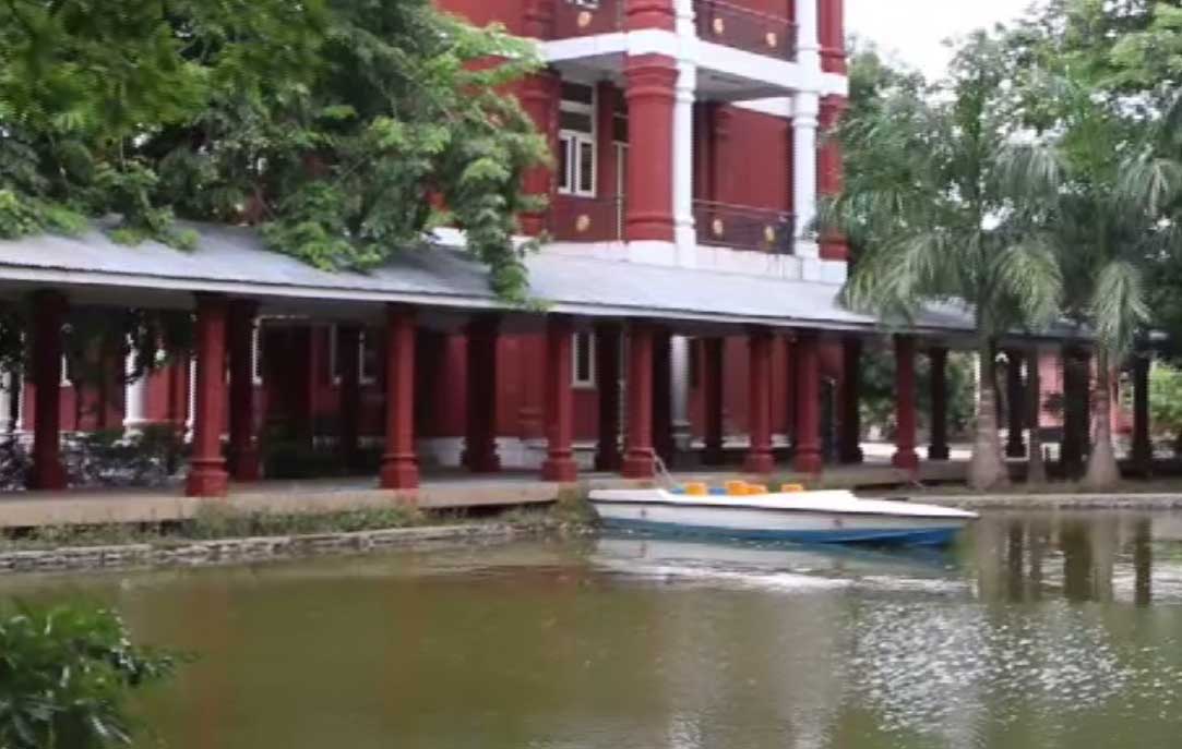 ေရႀကီးမႈေၾကာင့္ ပိတ္ထားရသည့္ ရတနာပံုတကၠသိုလ္ ၾသဂုတ္ ၁၅ ျပန္ဖြင့္မည္