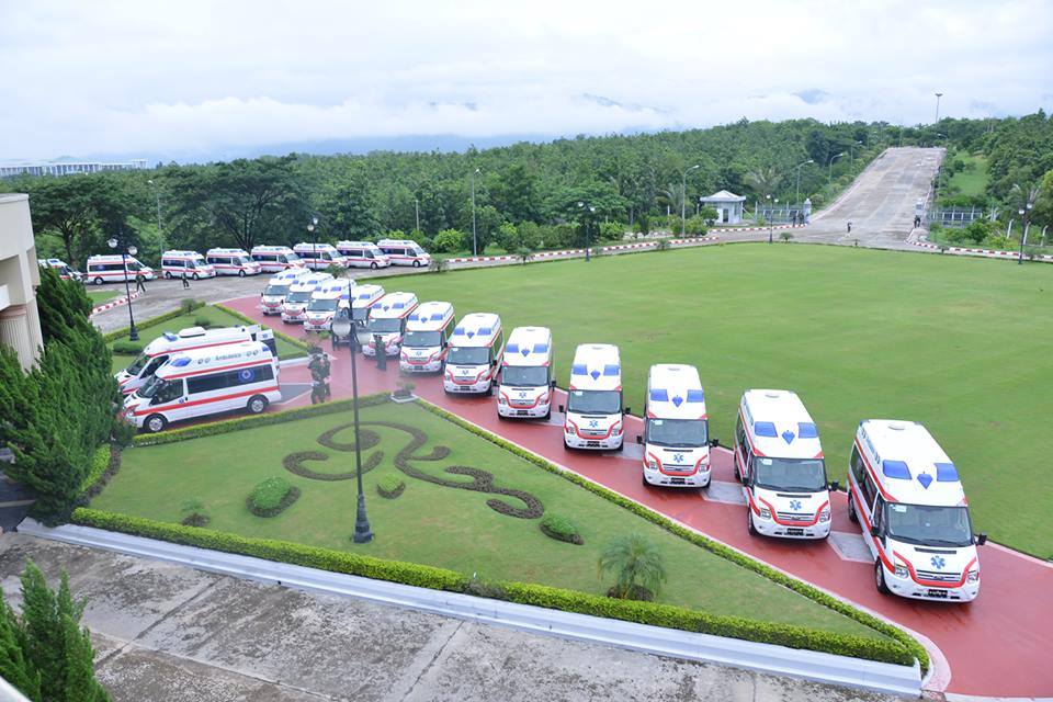 ျမန္မာစစ္တပ္အတြက္ လူနာတင္ယာဥ္မ်ား တ႐ုတ္စစ္တပ္ ေပးအပ္ (သတင္းဓာတ္ပံု)