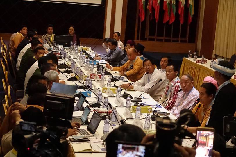ႏိုင္ငံေရးေဆြးေႏြးပြဲမူေဘာင္ မူၾကမ္း ျပန္လည္သုံးသပ္ရန္ ေဆြးေႏြး