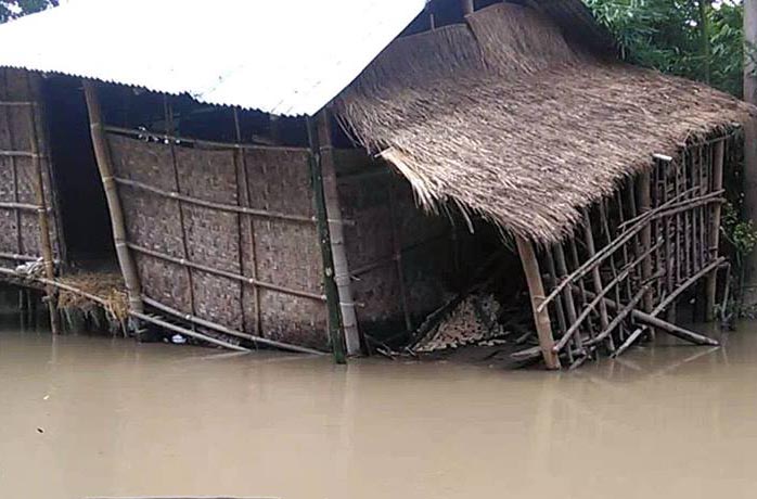 ျမစ္ေရတုိက္စားမႈေၾကာင့္ ဇလြန္ၿမိဳ႕နယ္တြင္ လူေနအိမ္  ၂၀ ေက်ာ္ ပ်က္စီးဆုံး႐ႈံး