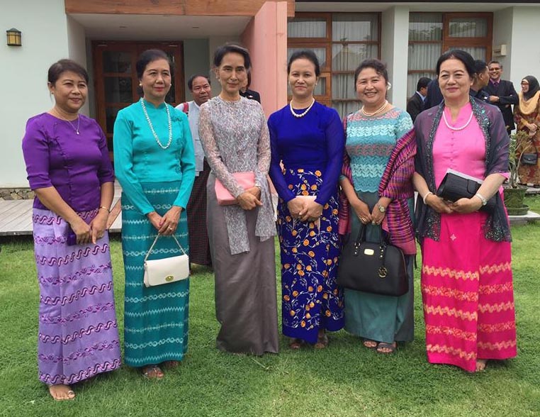 အာဆီယံေန႔အထိမ္းအမွတ္ ေဒၚေအာင္ဆန္းစုၾကည္ ေန႔လယ္စာျဖင့္ တည့္ခင္းဧည့္ခံ