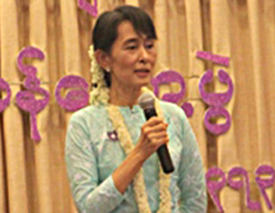 နိုင္ငံ​ေရး​အက်ဥ္း​သား​အား​လံုး​ အျမန္လြတ္​ေစခ်င္ဟု ​ေဒၚ​ေအာင္ဆန္း​စုၾကည္ ​ေျပာၾကား​