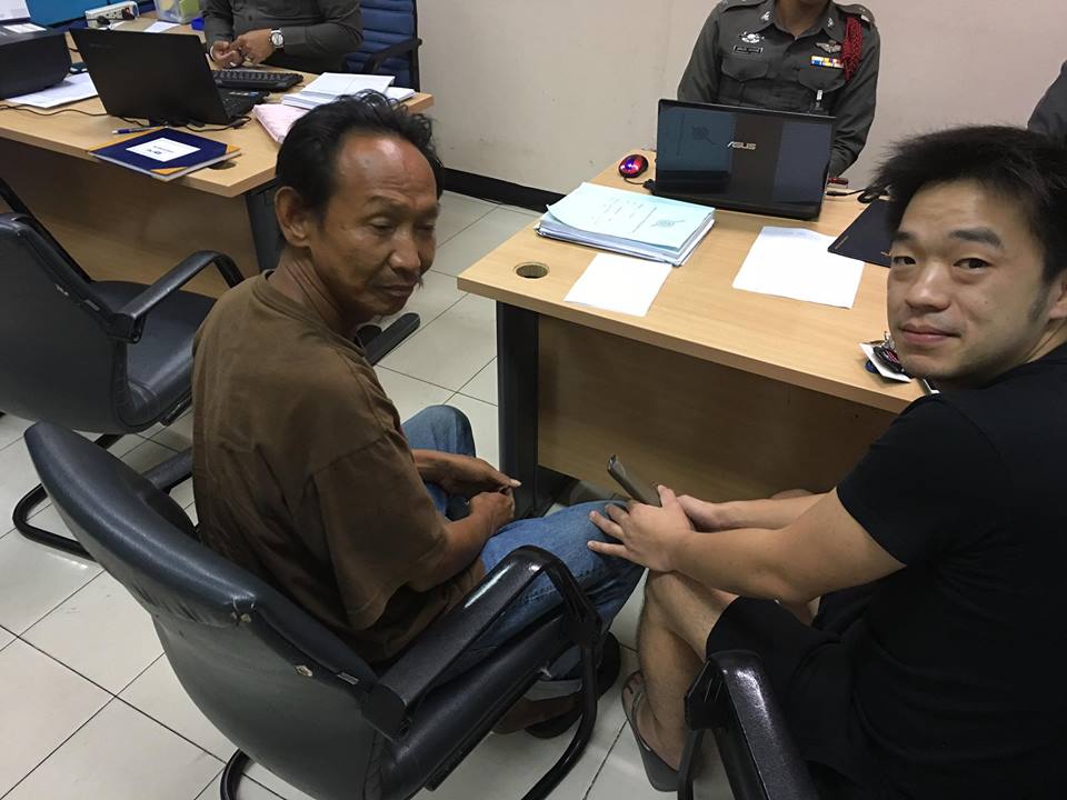 ေကာက္ရေသာပိုက္ဆံအိတ္ ျပန္ေပးသည့္  ေလလြင့္အဖိုးအိုအား ပိုင္ရွင္က ျပန္ကယ္တင္