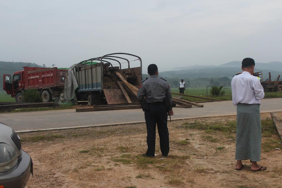 ေက်ာက္တံခါးၿမိဳ႕နယ္တြင္ တရားမ၀င္သစ္ကား ဖမ္းမိ