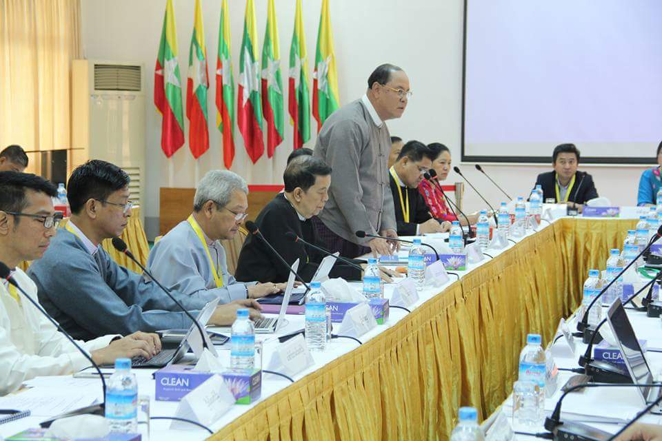 အစိုးရႏွင့္ အပစ္မရပ္တုိင္းရင္းသားလက္နက္ကိုင္မ်ား ရန္ကုန္တြင္ ေဆြးေႏြး (ဓာတ္ပုံ)