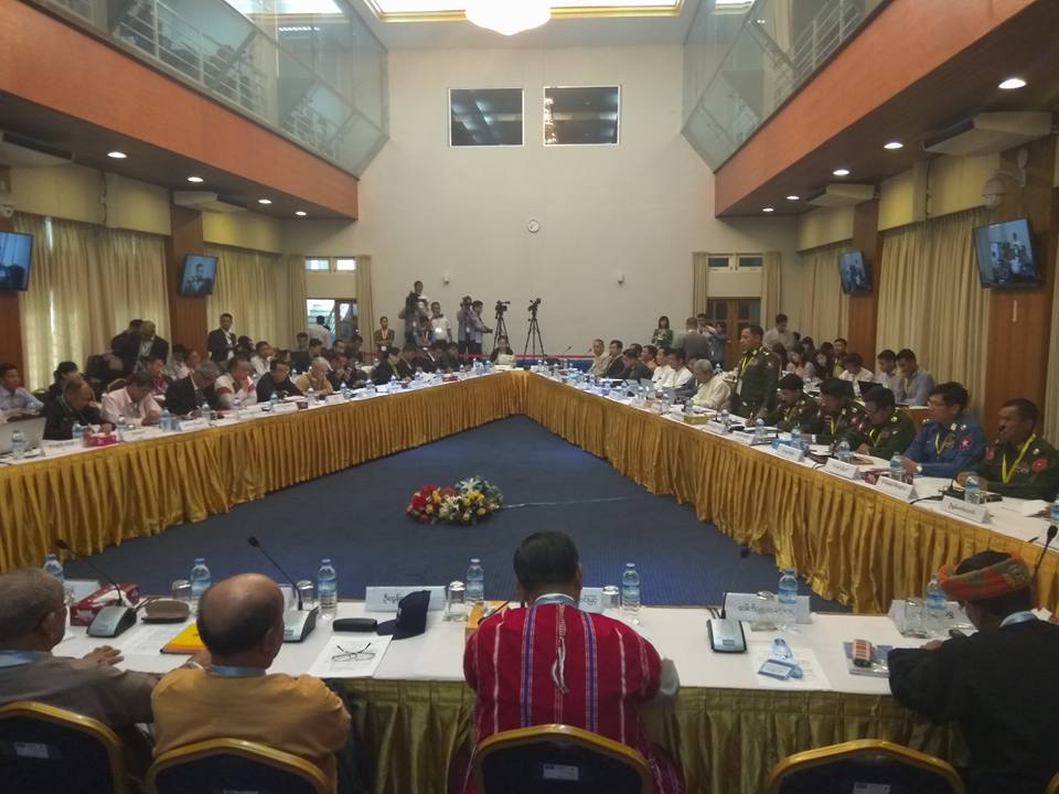ႏုိင္ငံေရးမူေဘာင္ ျပန္လည္သုံးသပ္ျခင္း ေဆြးေႏြးပြဲ ျပဳလုပ္ (ဓာတ္ပုံ)