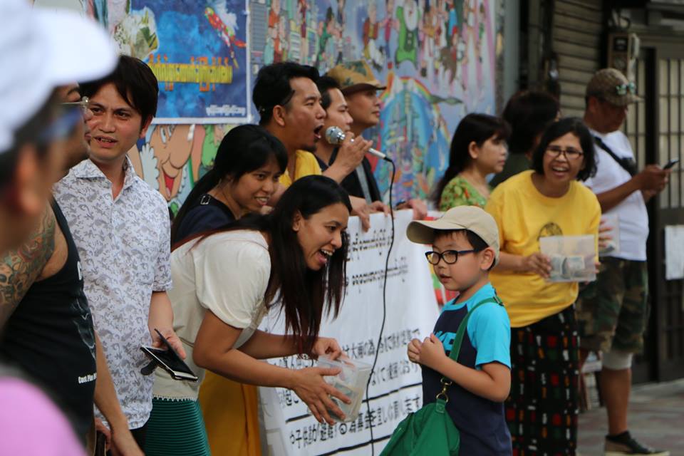 ျမန္မာ့ေရေဘးသင့္ျပည္သူမ်ားကုိ ကူညီရန္ တုိက်ဳိတြင္ အလွဴေငြေကာက္ခံ