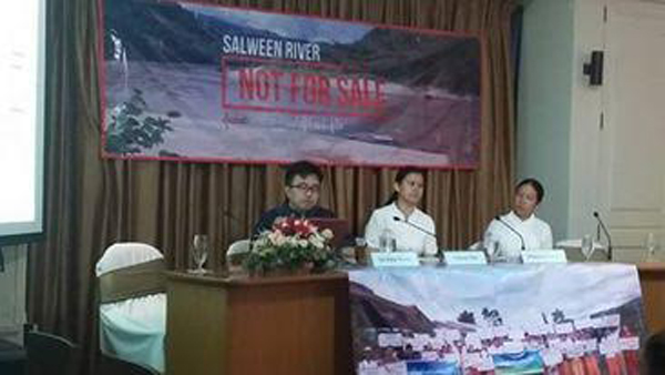 သံလြင္ျမစ္သည္ေရာင္းရန္မဟုတ္ေၾကာင္း ဘန္ေကာက္တြင္ သတင္းစာရွင္း