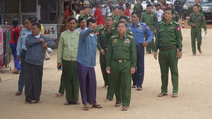 ငလ်င္ဒဏ္သင့္ ပုဂံကုိ ဗိုလ္ခ်ဳပ္မႉးႀကီး သြားေရာက္ (ဓာတ္ပုံ)