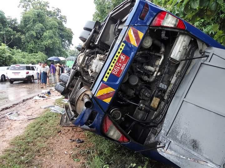 သီေပါတြင္ ခရီးသည္တင္ယာဥ္တိမ္းေမွာက္၊ ၇ ဦး ေသဆုံး