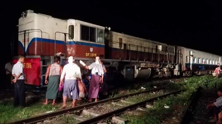 အင္းေတာ္ဘူတာအနီး လူစီးရထား ဘီးေခ်ာ္မႈ ျဖစ္ပြား