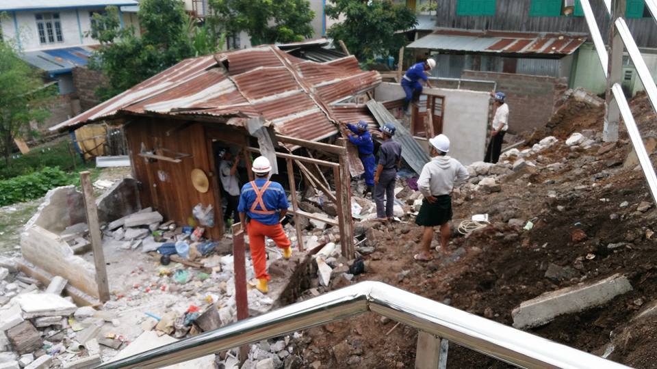 ေတာင္ႀကီးတြင္ တိုက္အိမ္ေပၚေျမၿပိဳက်၊ ေက်ာင္းဆရာမ ၁ ဦးေသ ၁ ဦးဒဏ္ရာရ
