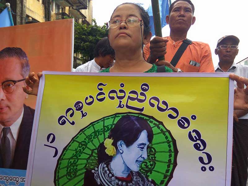 ရန္ကုန္တြင္ ၂၁ ရာစုပင္လုံ ႀကိဳဆုိေထာက္ခံပြဲ က်င္းပ (ဓာတ္ပုံ)